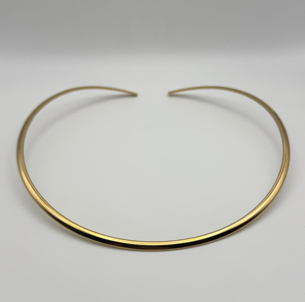 Collana rigida linea